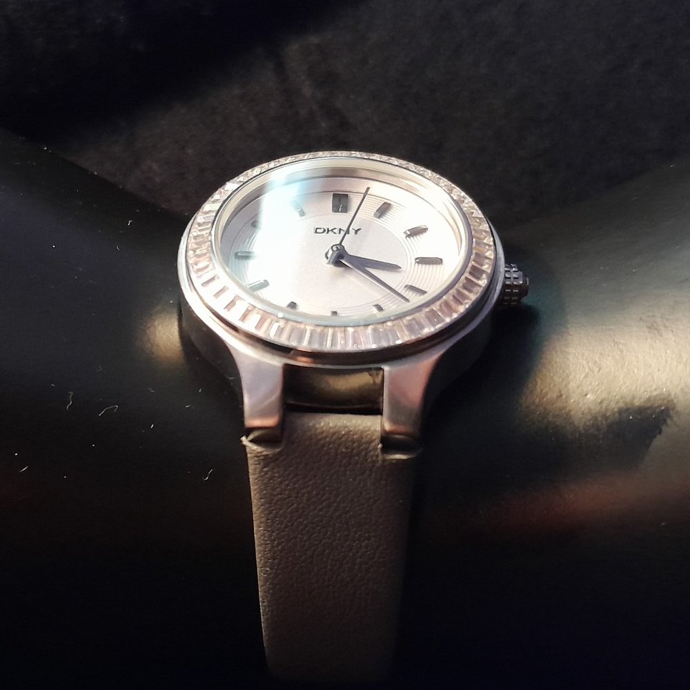 DKNY Chambers Silver Dial Baguette Crystal Faceted Ladies Grey Leather Watch - Picture 4 of 6